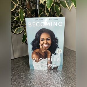 BOOK, BECOMING, MICHELLE OBAMA, OPRAH'S BOOK CLUB, NEW YORK TIMES BESTSELLER